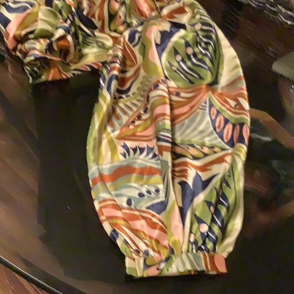 Truth Women’s large balloon puff sleeve hook/ loop closure tie front cropped top - Picture 12 of 16